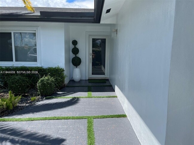 Building Photo - 4872 SW 140th Ave