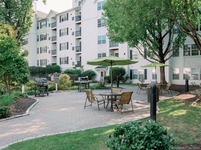 Building Photo - 93 Glenbrook Rd