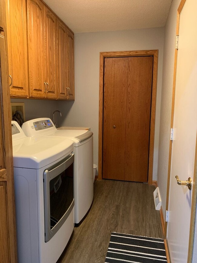 Building Photo - Executive 3 Bedroom Home