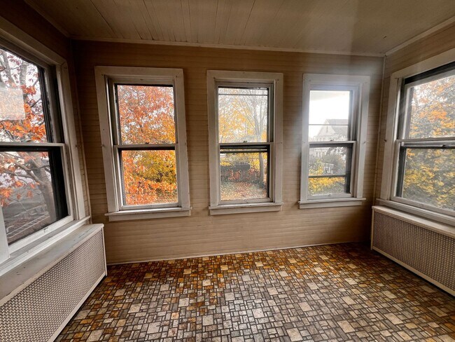 Building Photo - 64 Summit Ave