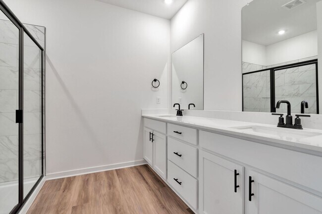 Building Photo - Brand-New 4 Bedroom in Siloam Springs! 3-C...