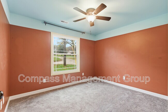 Building Photo - 3104 Husky Way