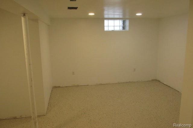 Building Photo - 613 Riverbank St