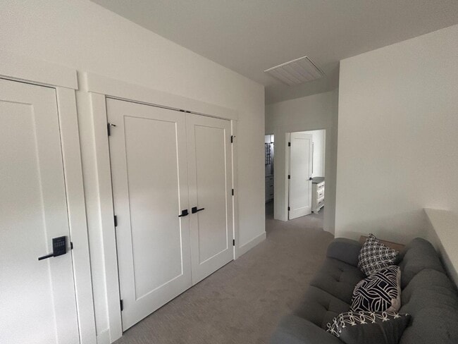 Building Photo - 307 Talons Dr