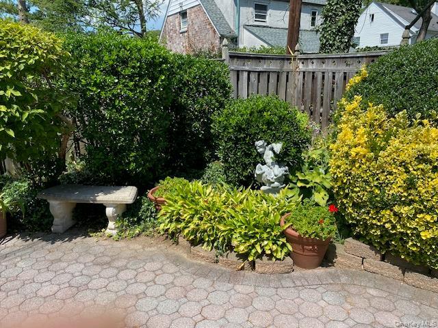 Building Photo - 84 Surrey Ln