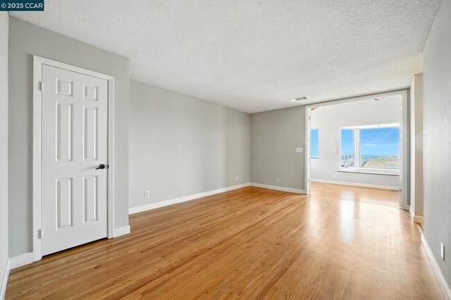 Building Photo - 267 Duperu Dr