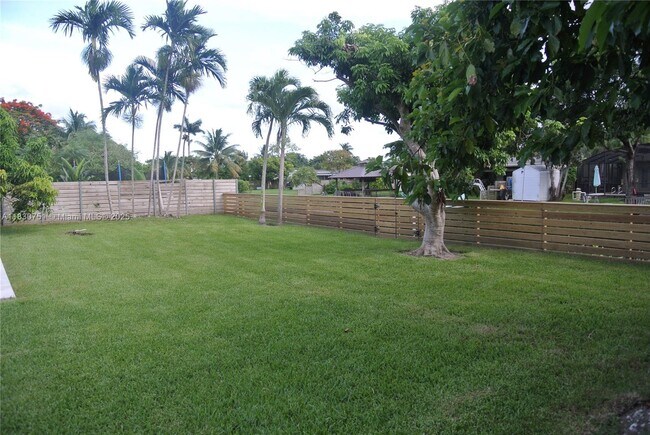 Building Photo - 10230 Dolphin Rd