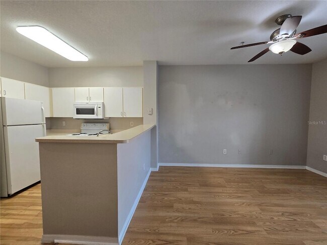 Building Photo - 1910 E Palm Ave