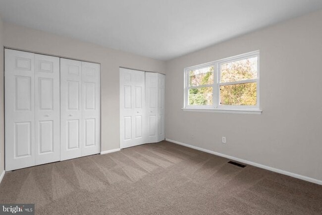 Building Photo - 45 Heritage Ct