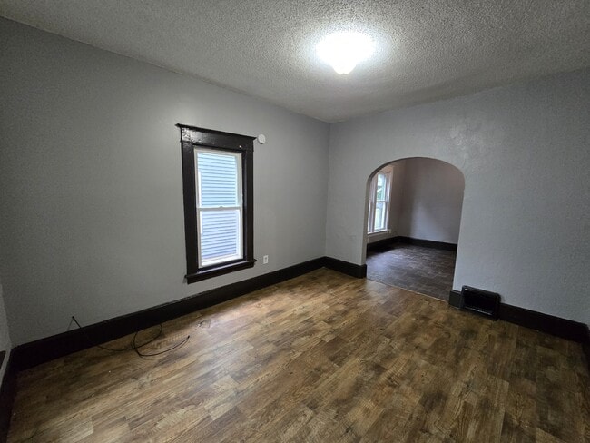 Building Photo - 208 Clay St