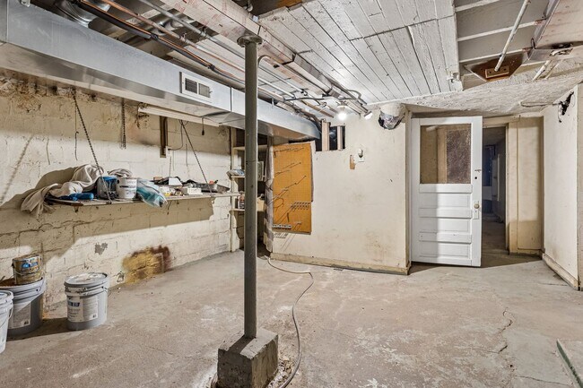 Building Photo - 511 Poppleton Ave