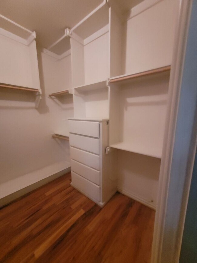 Building Photo - Great 3 bedroom in Meadowbrook area! Ask a...