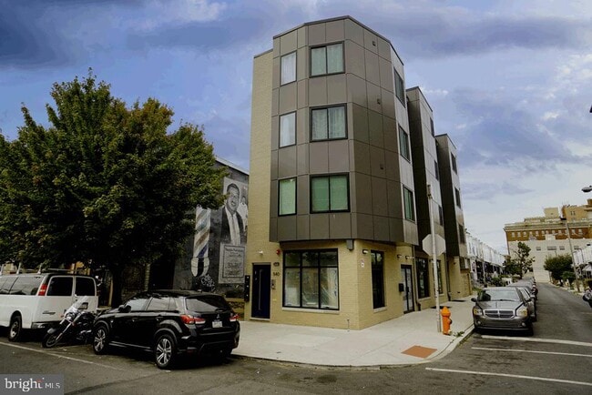Building Photo - 540 S 52nd St
