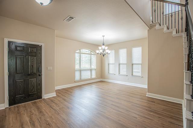 Building Photo - 728 Chatsworth Dr