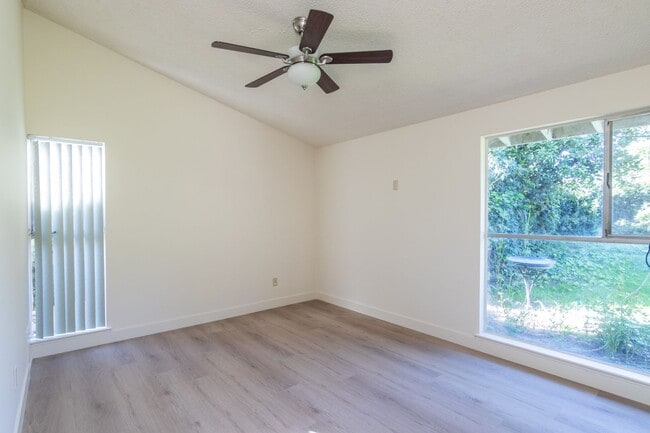 Building Photo - 9635 Gerald Ave