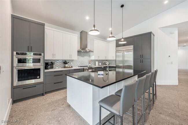 Primary Photo - 2733 Van Buren Ave