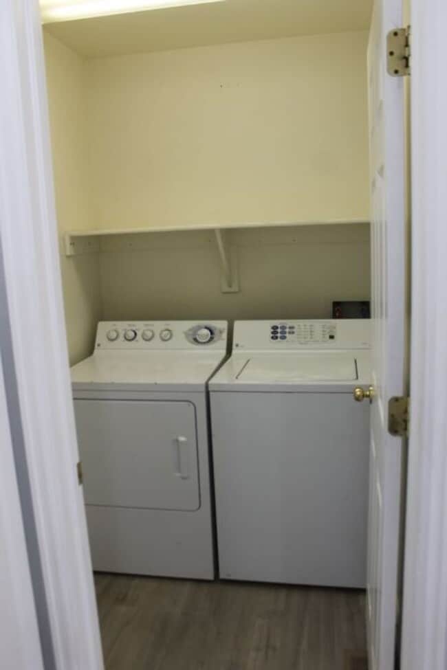 Building Photo - Stucco Rancher on Meadowbrook