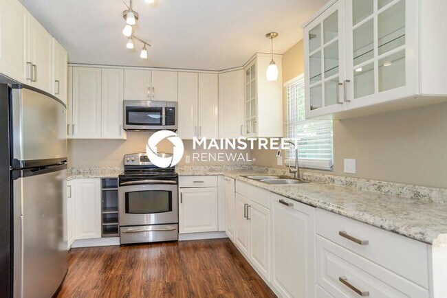 Building Photo - 3 Bedroom Pet-Friendly Home in OVERLAND PA...