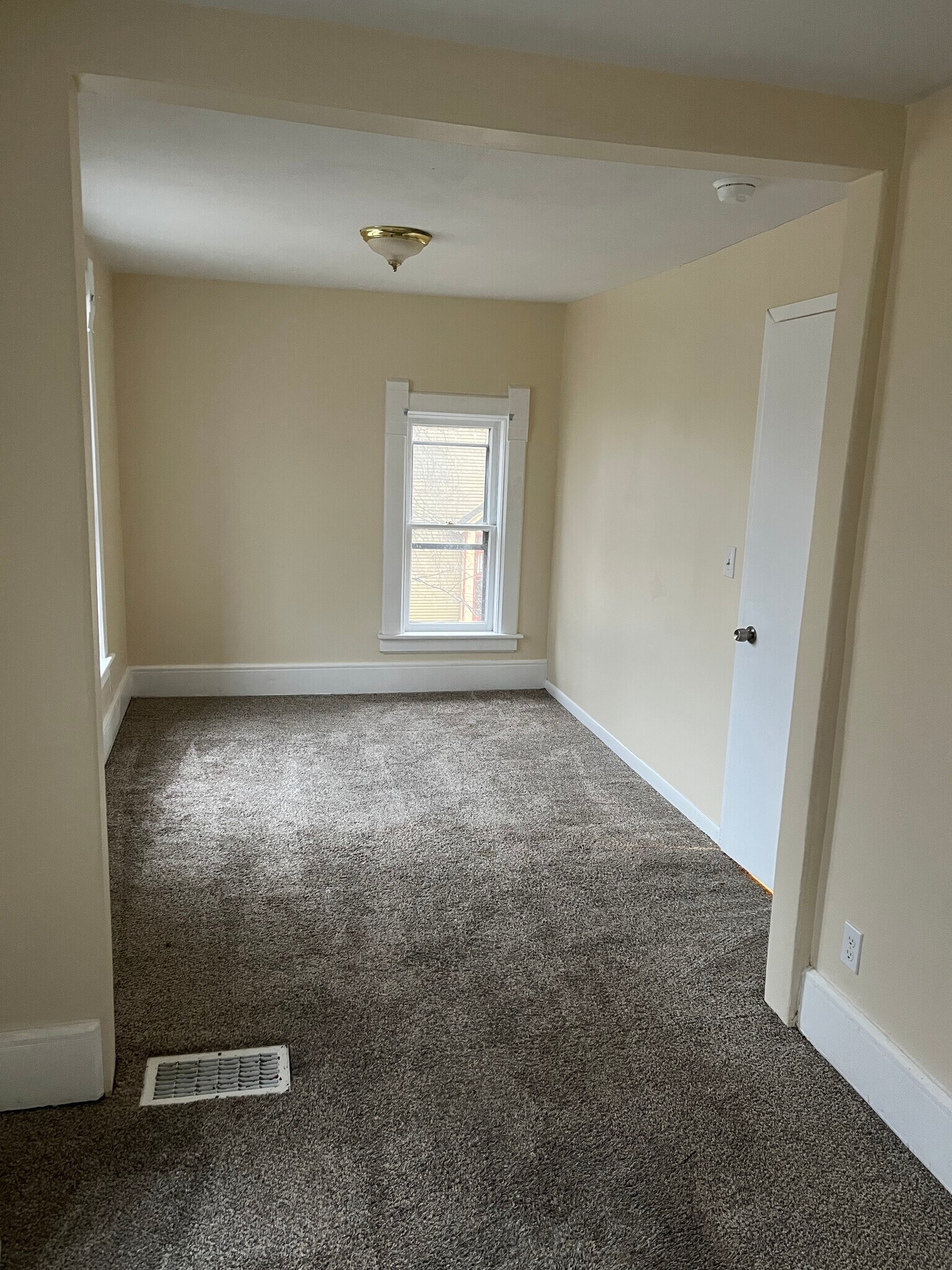 Building Photo - 116 N Broad St