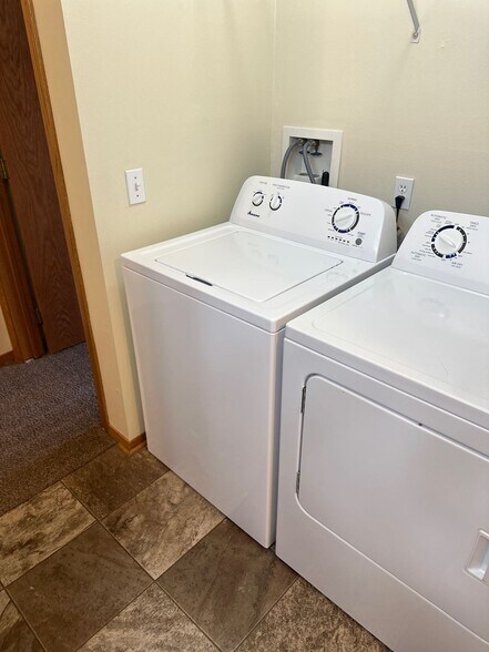 Building Photo - 210 10th St W