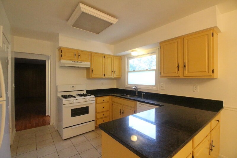 Building Photo - 17 Beauvoir Ct