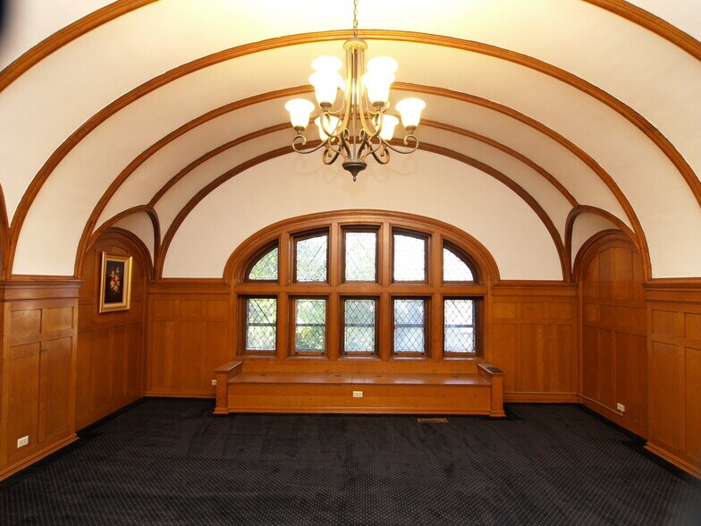 Living Room - 390 Linwood Ave