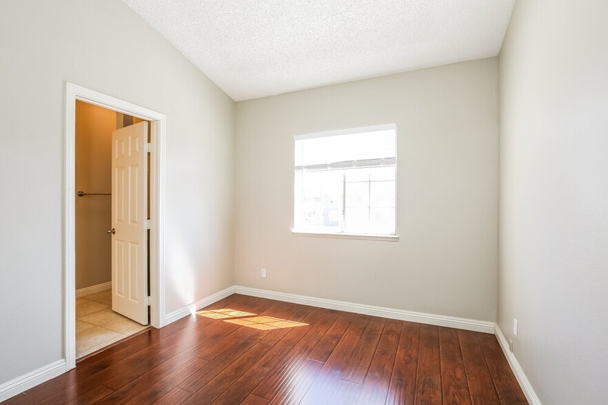 Building Photo - 7217 Chesterton Dr