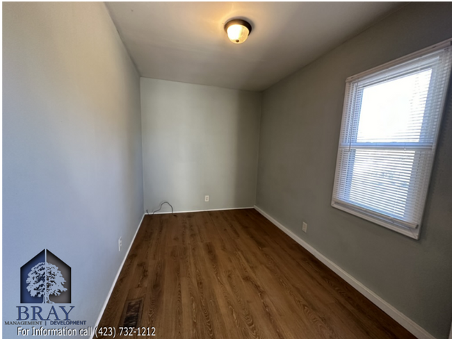 Building Photo - Cozy cottage in the heart of Kingsport!