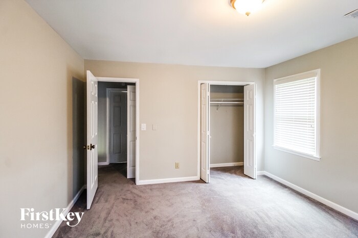 Building Photo - 2721 Harvest Dr SE