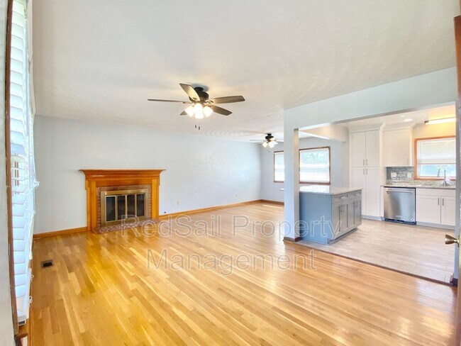 Building Photo - 137 Tanglewood Dr