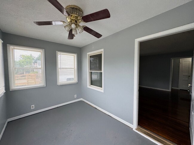Building Photo - 2342 E Legrande Ave
