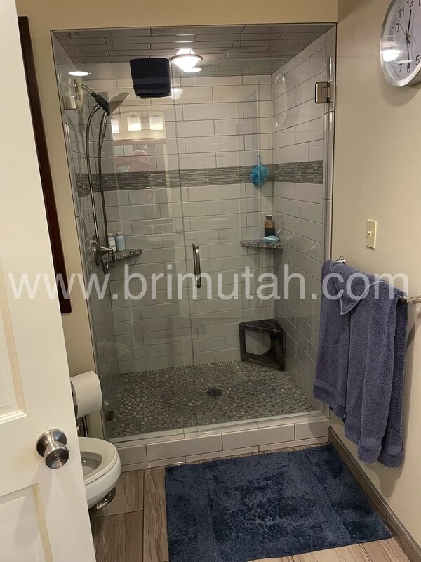 Building Photo - 940 Donner Way