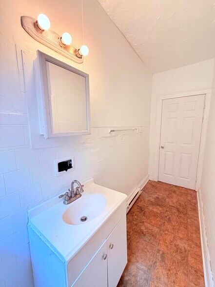 Building Photo - 12032 Santa Rosa Dr