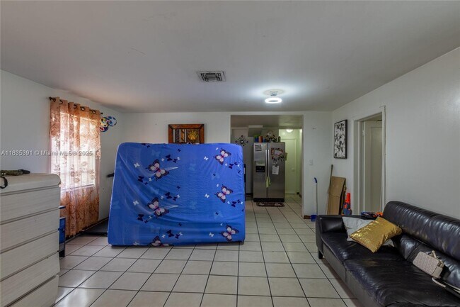 Building Photo - 3925 SW 88th Pl