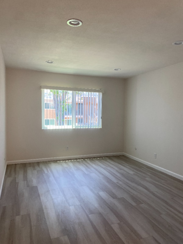 Building Photo - 945 Estes St