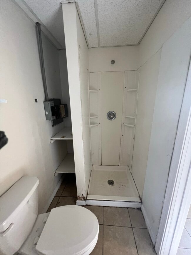 Building Photo - 3422 Miami Dr