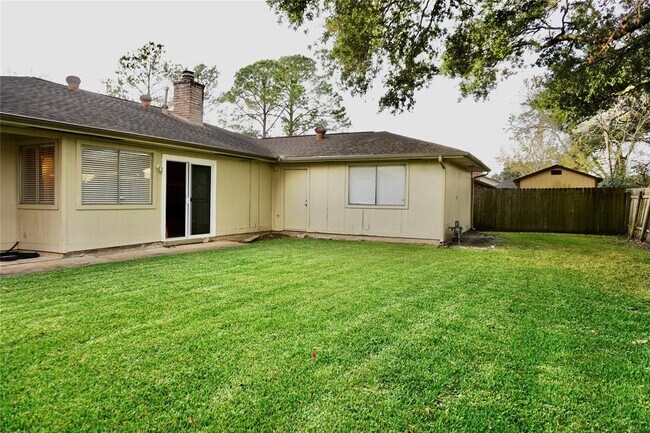 Building Photo - 10519 Sagetrail Dr