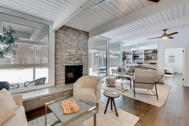 Building Photo - 2649 Crawford Ave