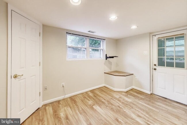 Building Photo - 6107 Parkway Dr