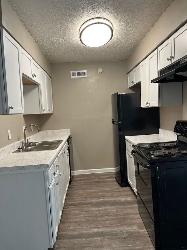Primary Photo - Downstairs 2 bed 1 bath