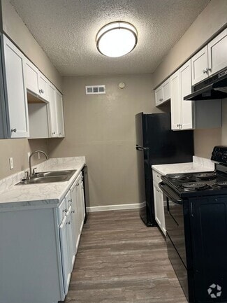 Building Photo - South Glen Apartments