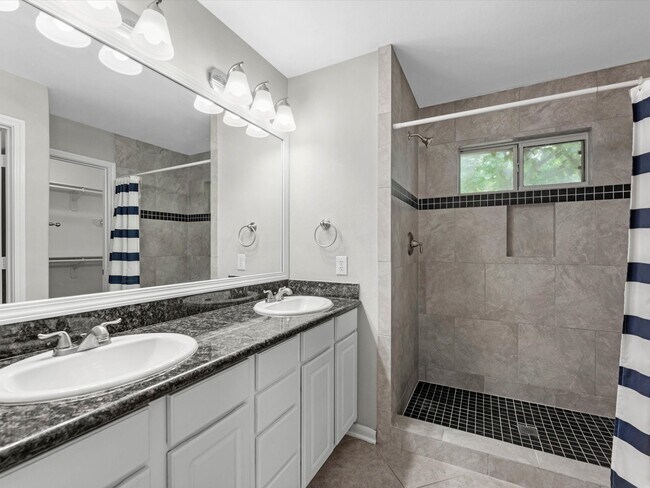 Building Photo - 2234 Naomi St