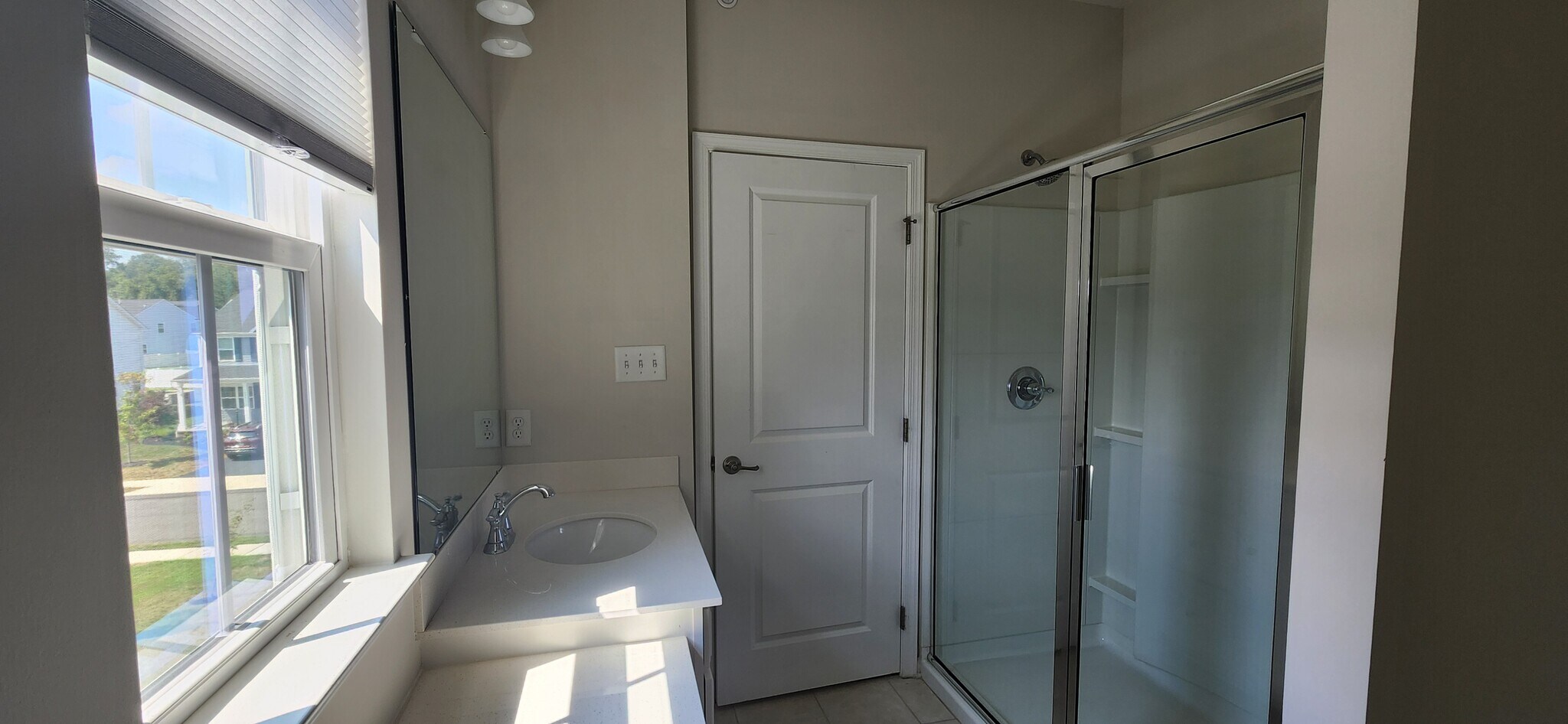 Owner's bath with walk in shower - 3003 Olivetre Dr