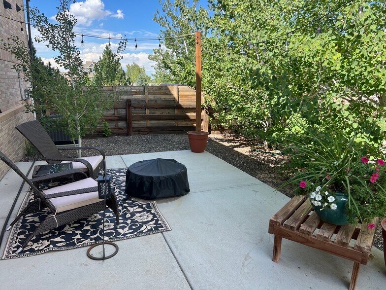 Private outdoor patio with fire pit - 15074 Lindark St