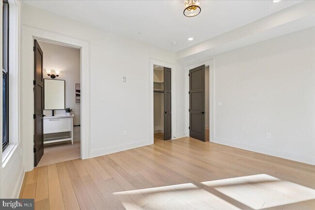 Building Photo - 4428 Albemarle St NW