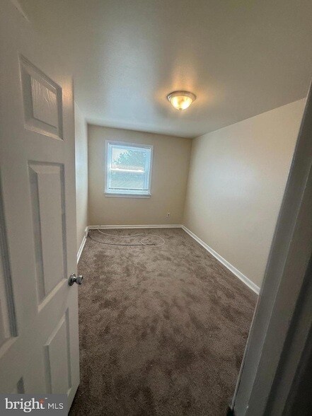 Building Photo - 1336 E Upsal St