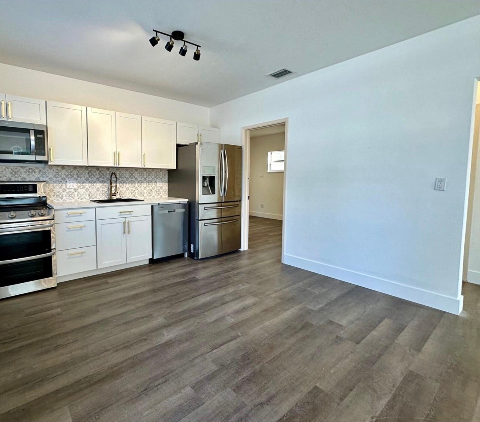 Building Photo - 1788 NE 169th St