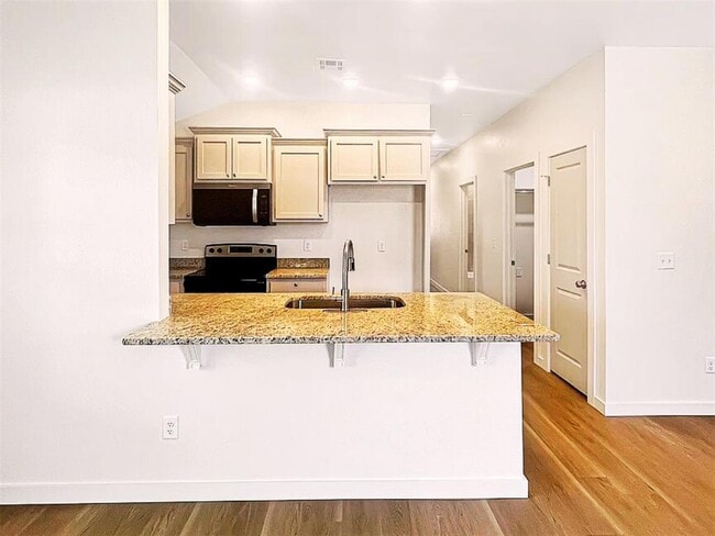 Building Photo - 2114 Charles Whitlow Ave