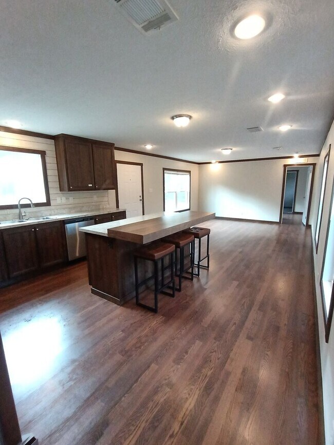 Building Photo - Private 3BR House in Dorchester