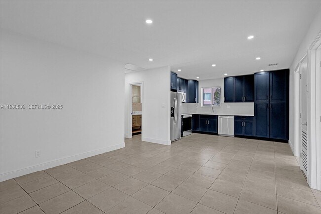 Building Photo - 136 NW 6th Ave